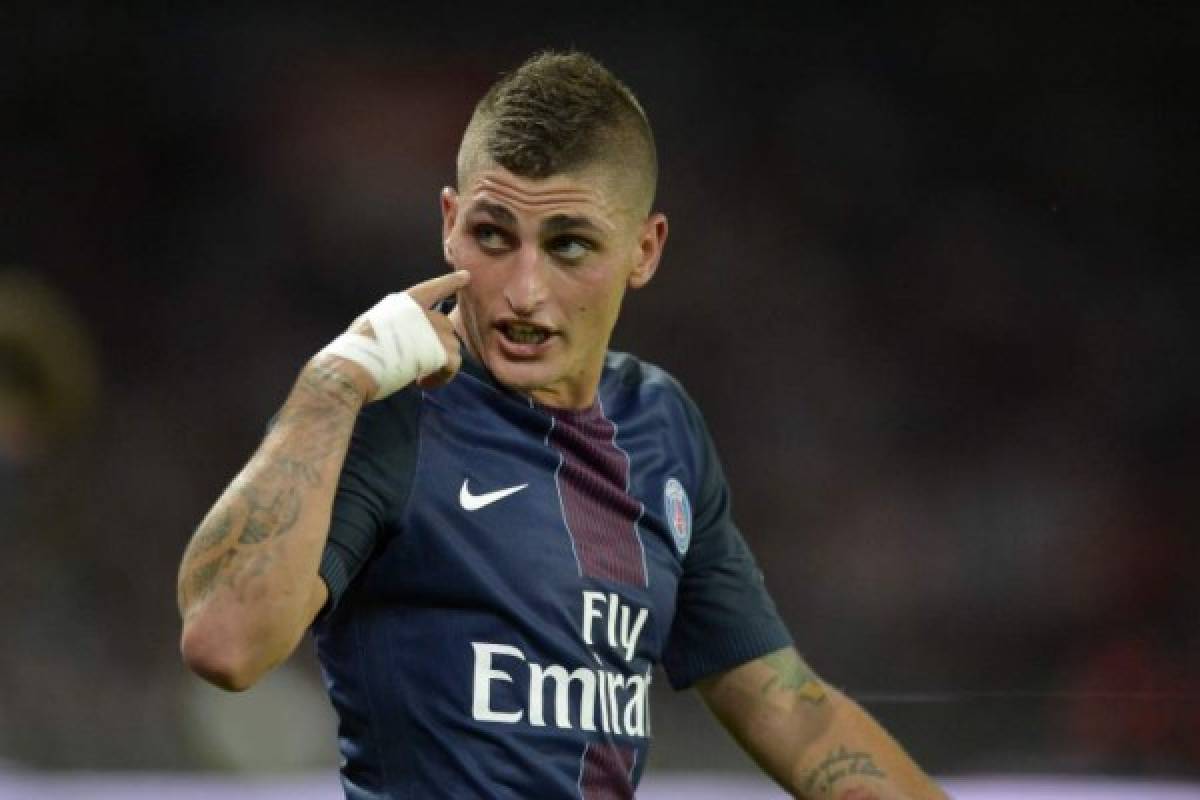 PARIS, FRANCE - SEPTEMBER 09: Marco Verratti of Paris Saint-Germain argues with a referee during the Ligue 1 match between Paris Saint-Germain and AS Saint Etienne at Parc des Princes on September 9, 2016 in Paris, France. (Photo by Aurelien Meunier/Getty Images)