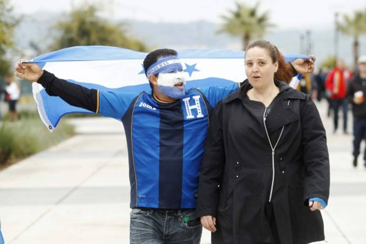 Curiosas: Las fotos que no viste por la TV del Honduras-USA