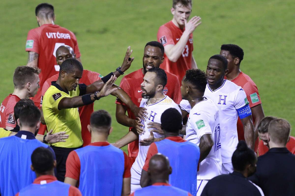 Una tristeza profunda: El rostro de Bolillo, jugadores de Honduras destrozados y Canadá celebrando su venganza en el Olímpico