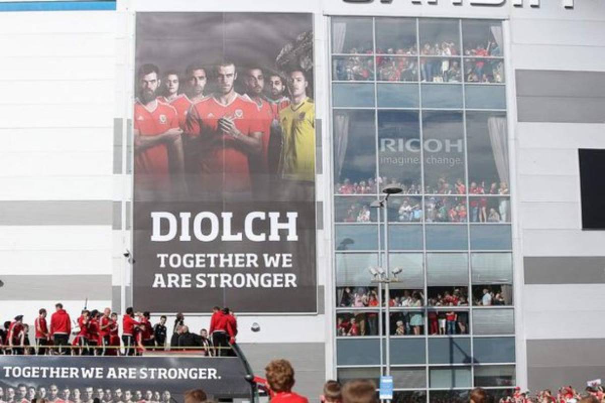 El impresionante recibimiento a Gales tras su gran Eurocopa