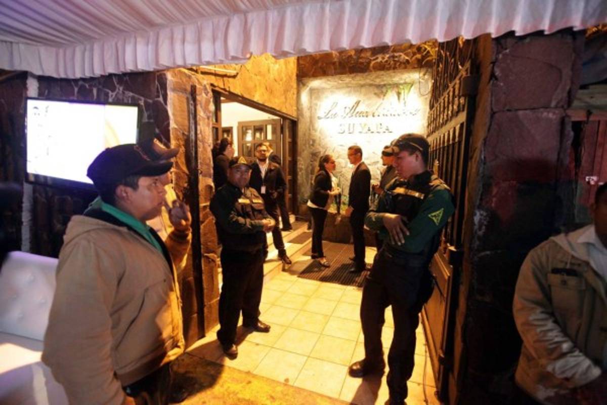 EN FOTOS: El traslado del cuerpo de Rafael Ferrari a la funeraria