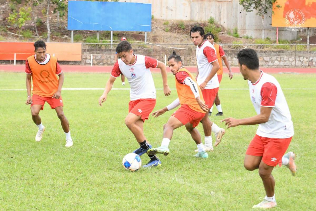 ¿Y el nuevo DT? Juan Carlos Espinoza le da forma al nuevo Olimpia que se enfoca en el pentacampeonato y con caras distintas