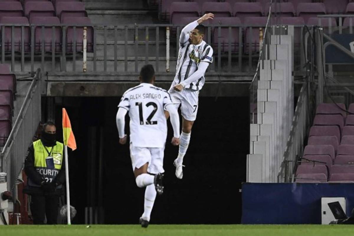 Risas y abrazo entre ambos: Messi no apareció y Cristiano Ronaldo brilló en el Camp Nou