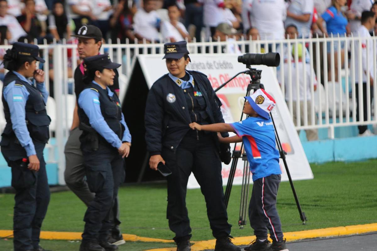 ¿Qué pasó con el niño y la policía?, la mujer que saludó Danny Turcios y la celebración del Olimpia en fotos