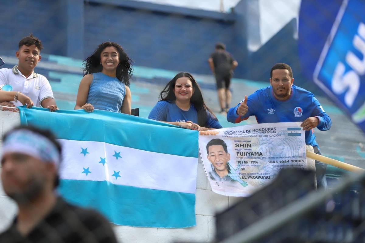 Honduras vs El Salvador: ¡Locura por los tiktokers! Cuscatlecos invaden SPS y euforia de los catrachos en el Morazán