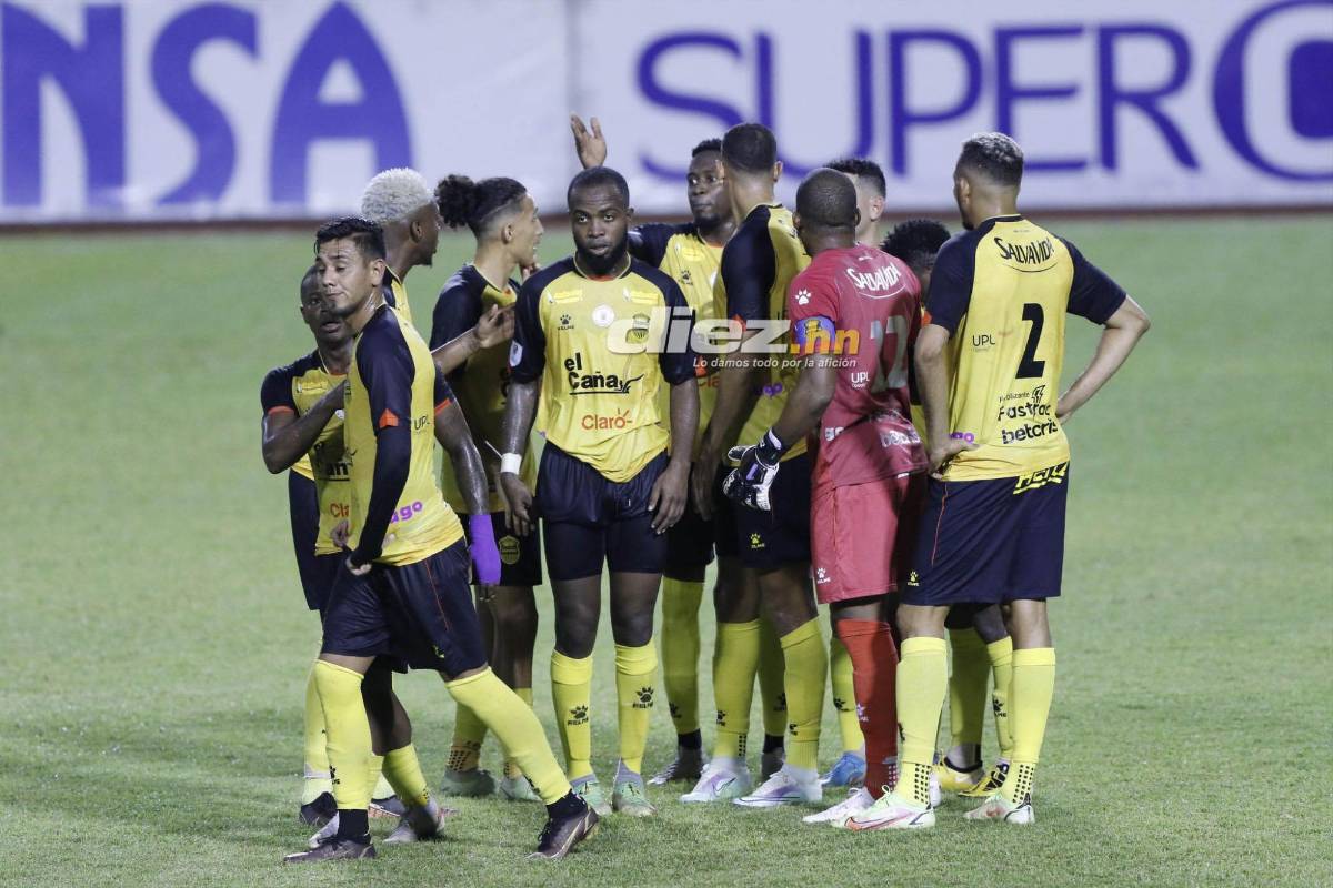 El pleito en las gradas del Olímpico, el eufórico festejo de Héctor Vargas ante su ex y la frustración de Keosseián