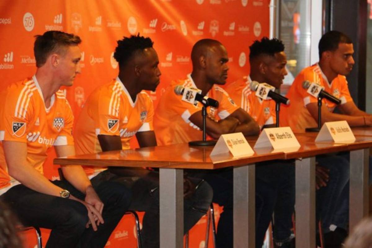 Así fue la presentación de Elis y Quioto con el Houston Dynamo