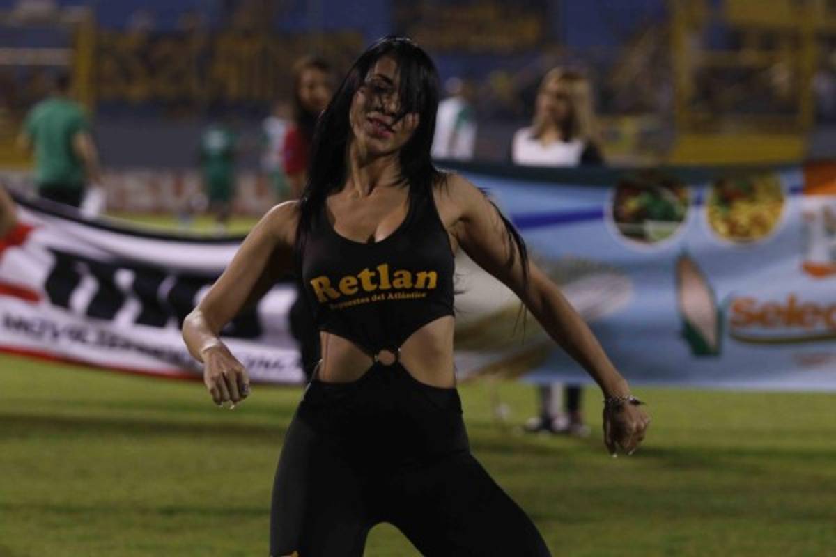 Las infartantes chicas que adornan la semifinal Real España-Marathón