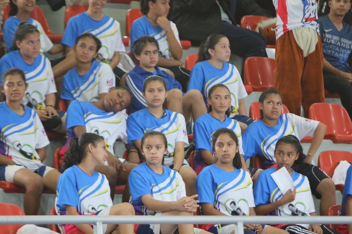 UNITEC vivió una gran fiesta con el lanzamiento de los Juegos de la Juventud; las cheerleading se roboron el show