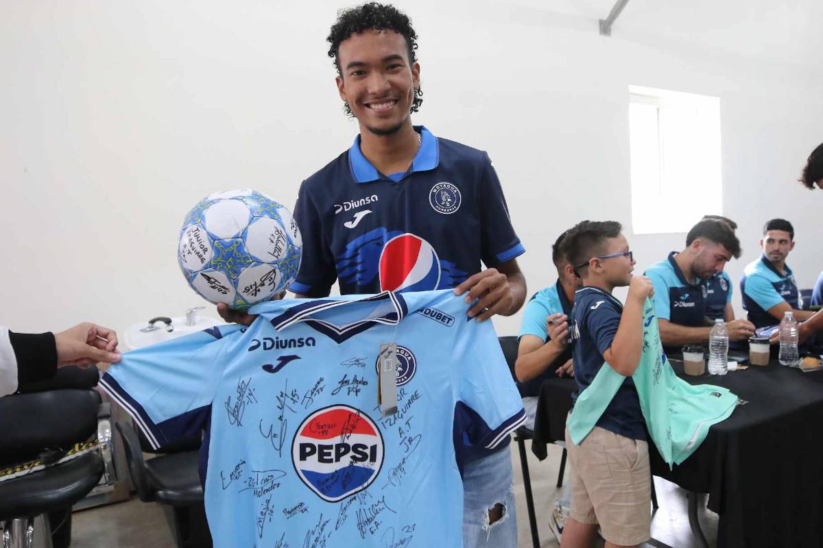 ¿Y Diego Vázquez? Motagua se olvida de su semana desastrosa y lleva alegría a los aficionados