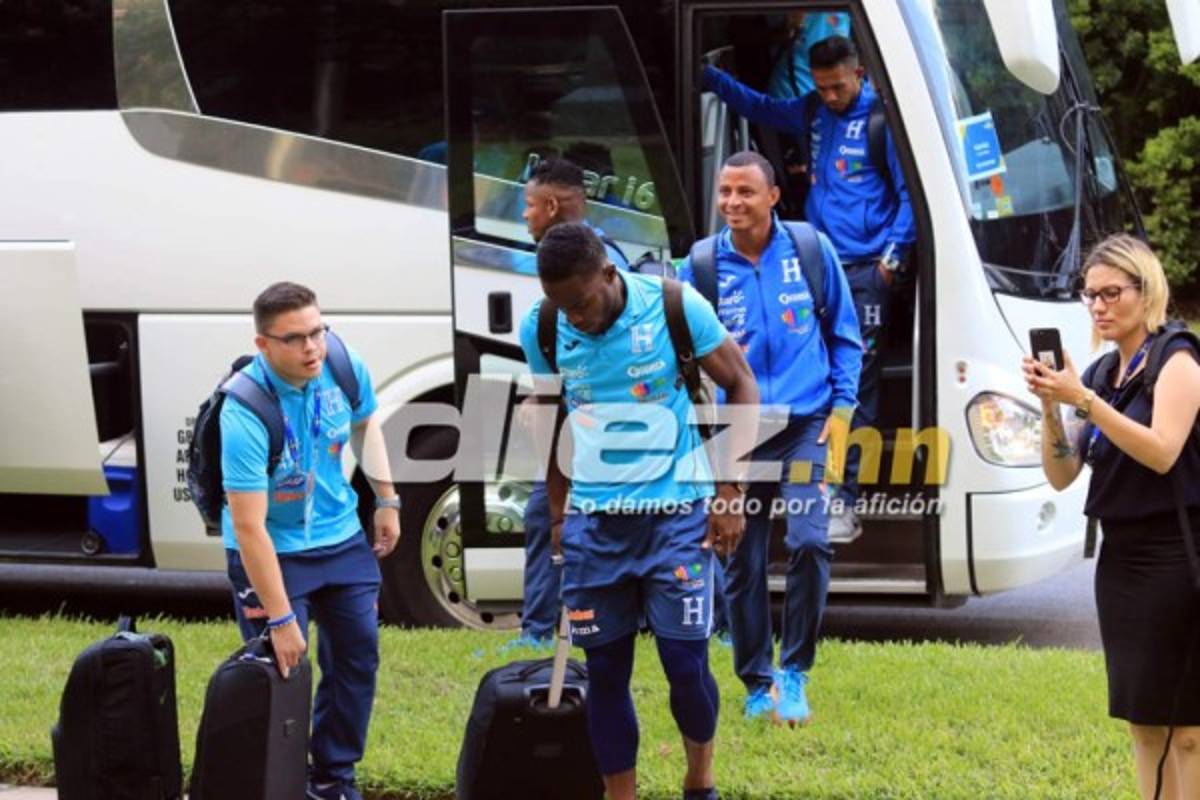 ¿Quién es la chica del tatuaje? Las imágenes de la llegada de Honduras a Houston  