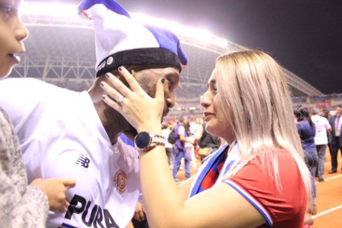 El emotivo festejo de jugadores de Costa Rica y la belleza de Andrea Salas