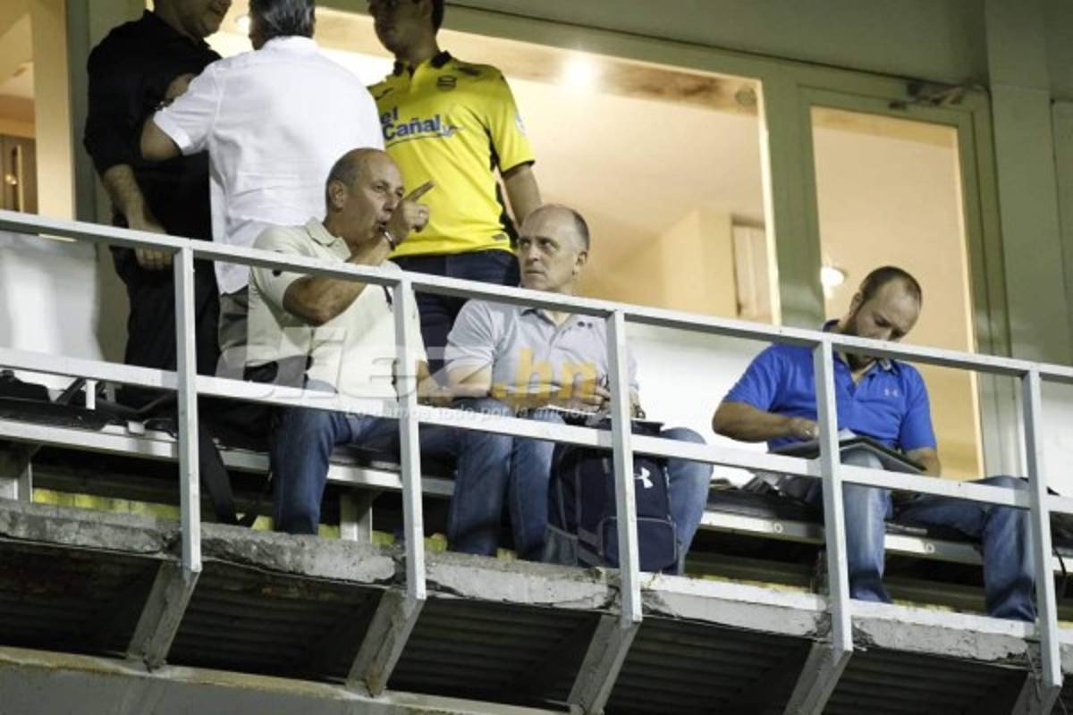 EN FOTOS: La primera vez de Coito en el Morazán; la celebración de Costly y las chicas bonitas