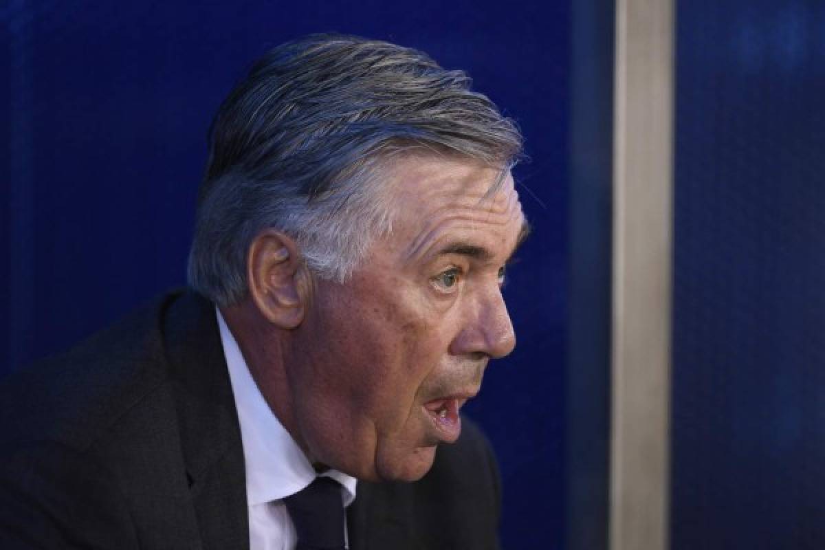 Real Madrid's Italian coach Carlo Ancelotti gestures during the Spanish League football match between Alaves and Real Madrid at the Mendizorroza stadium in Vitoria on August 14, 2021. (Photo by Josep LAGO / AFP)