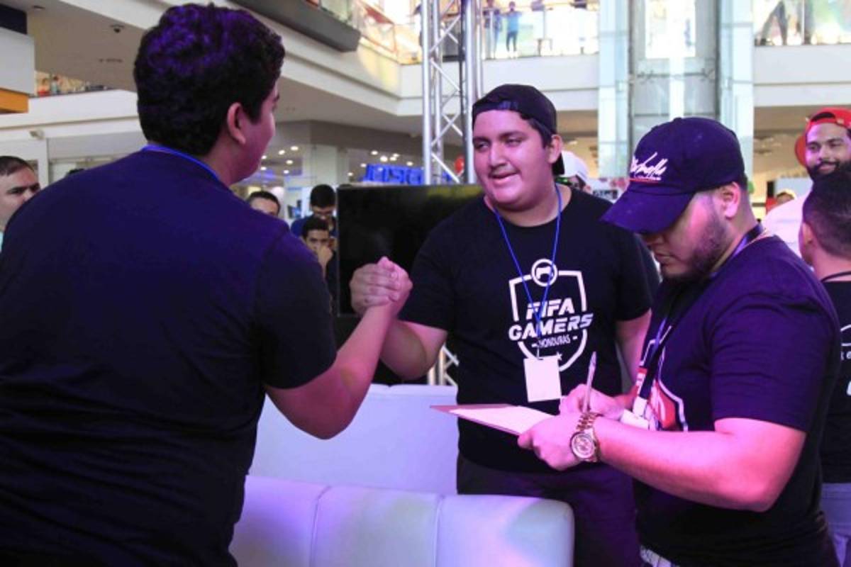 FOTOS: Así fue la fiesta que se vivió con el Rey del Fifón 2018 de Diez