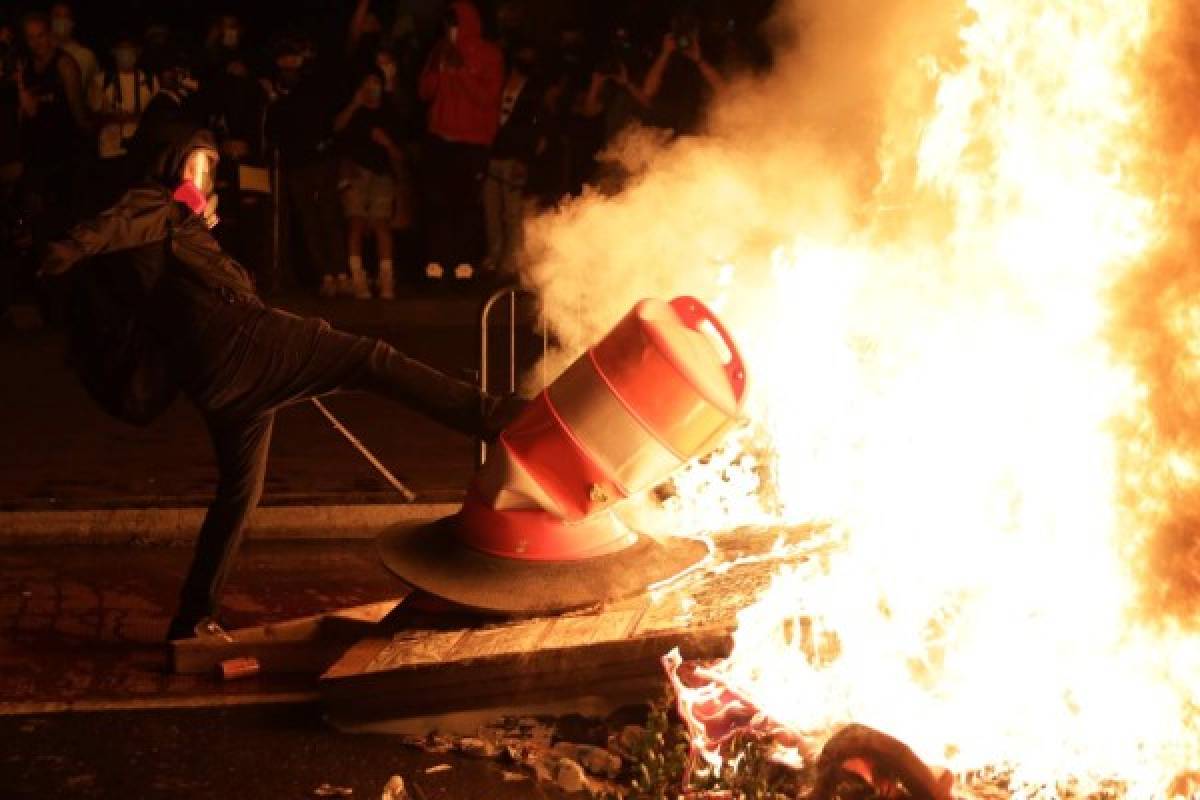 Protestas en las cercanías de la Casa Blanca y Donald Trump se refugia en un búnker