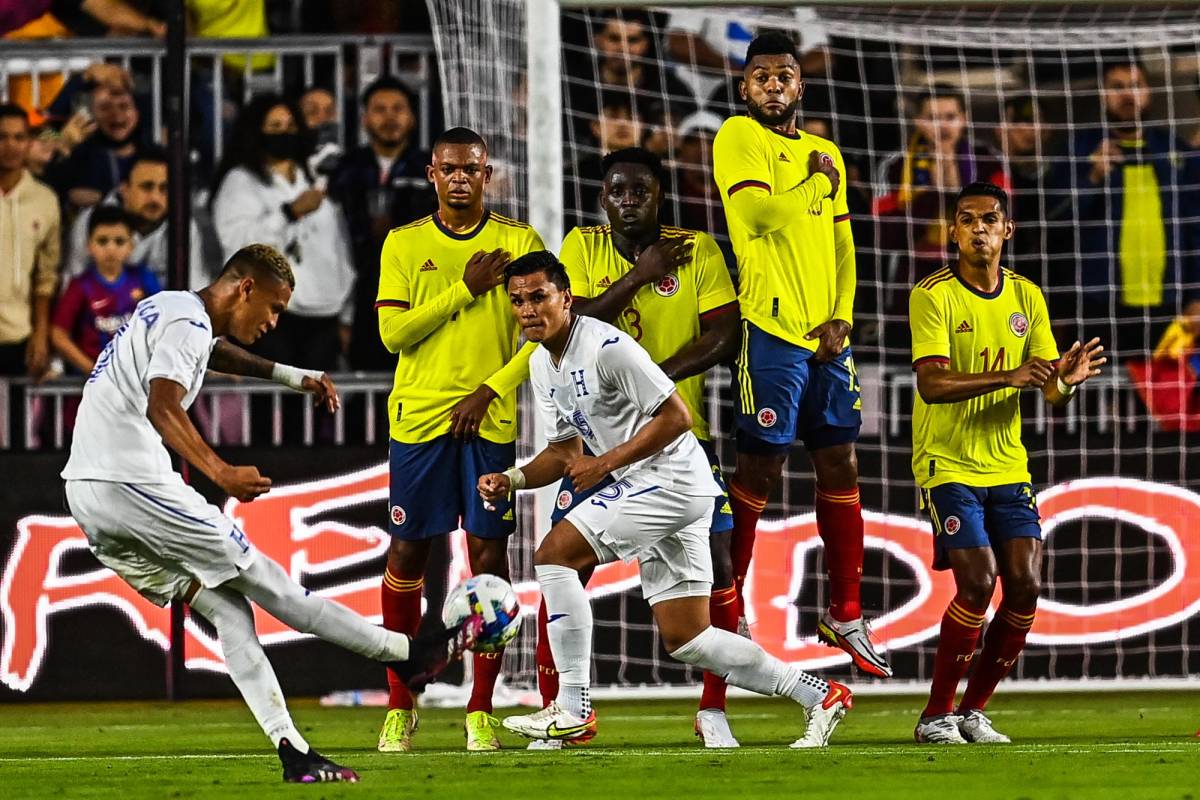 En fotos: El gesto entre Bolillo-Rueda, la celebración del crack colombiano y el dolor de cabeza de Maynor Figueroa
