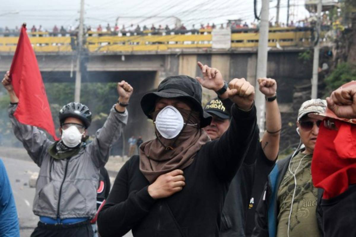 Bloqueos de calles y enfrentamientos dejan protestas en Honduras