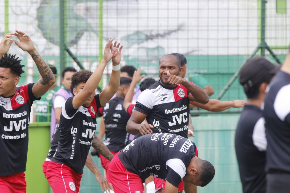 Frustración en Marathón, euforia en Lobos UPNFM y saludo cordial entre los técnicos