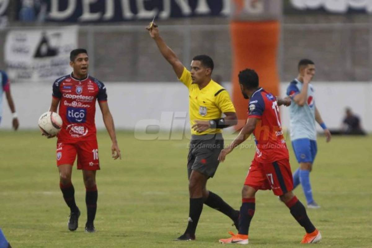 Óscar Salas ya luce la camiseta azul y Motagua gana su primera copa de la temporada en Comayagua.