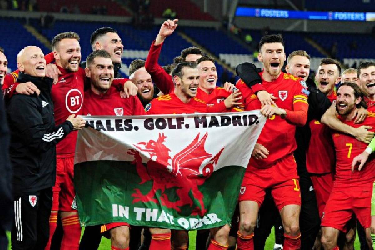 Bale celebra la clasificación a la Eurocopa 2020 con la bandera que se burla del Real Madrid