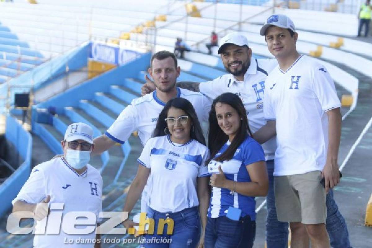 Padre e hijo, los primeros en llegar al Olímpico, seguridad total y la cancha luce espectacular