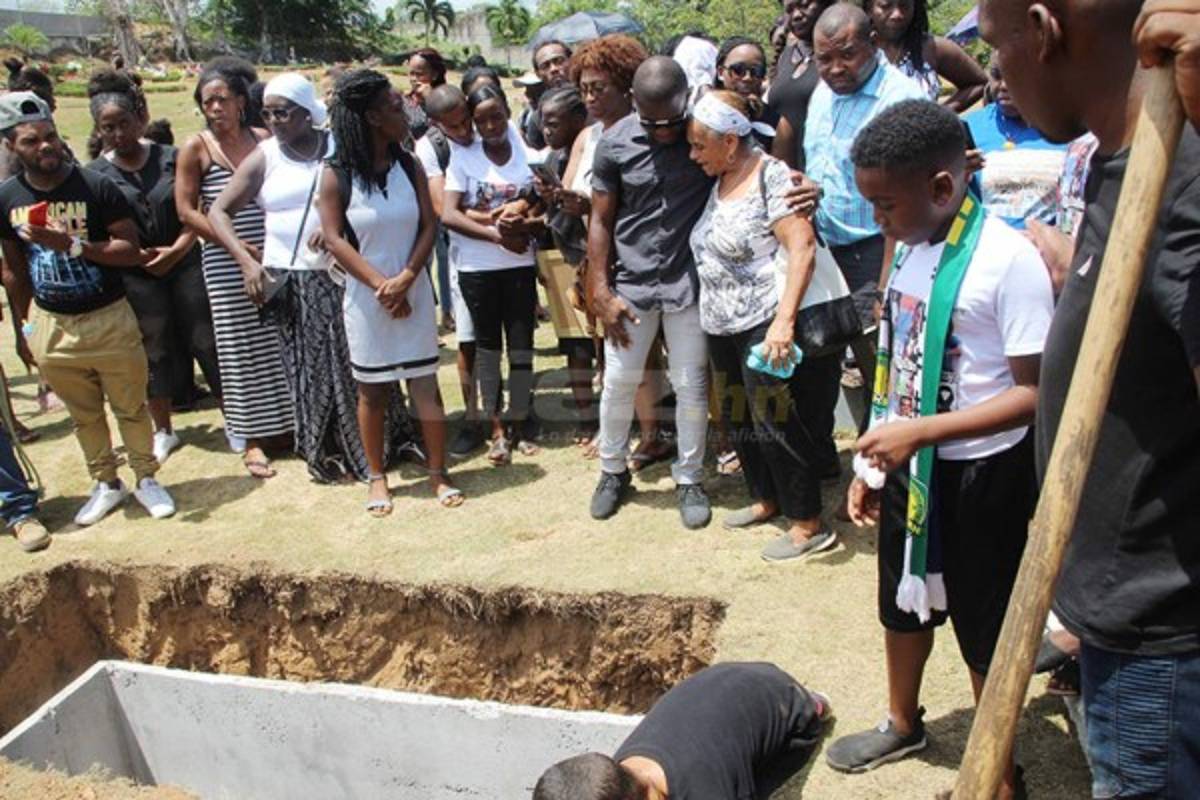 FOTOS: Las desgarradoras imágenes en el sepelio de Walter 'Pery' Martínez