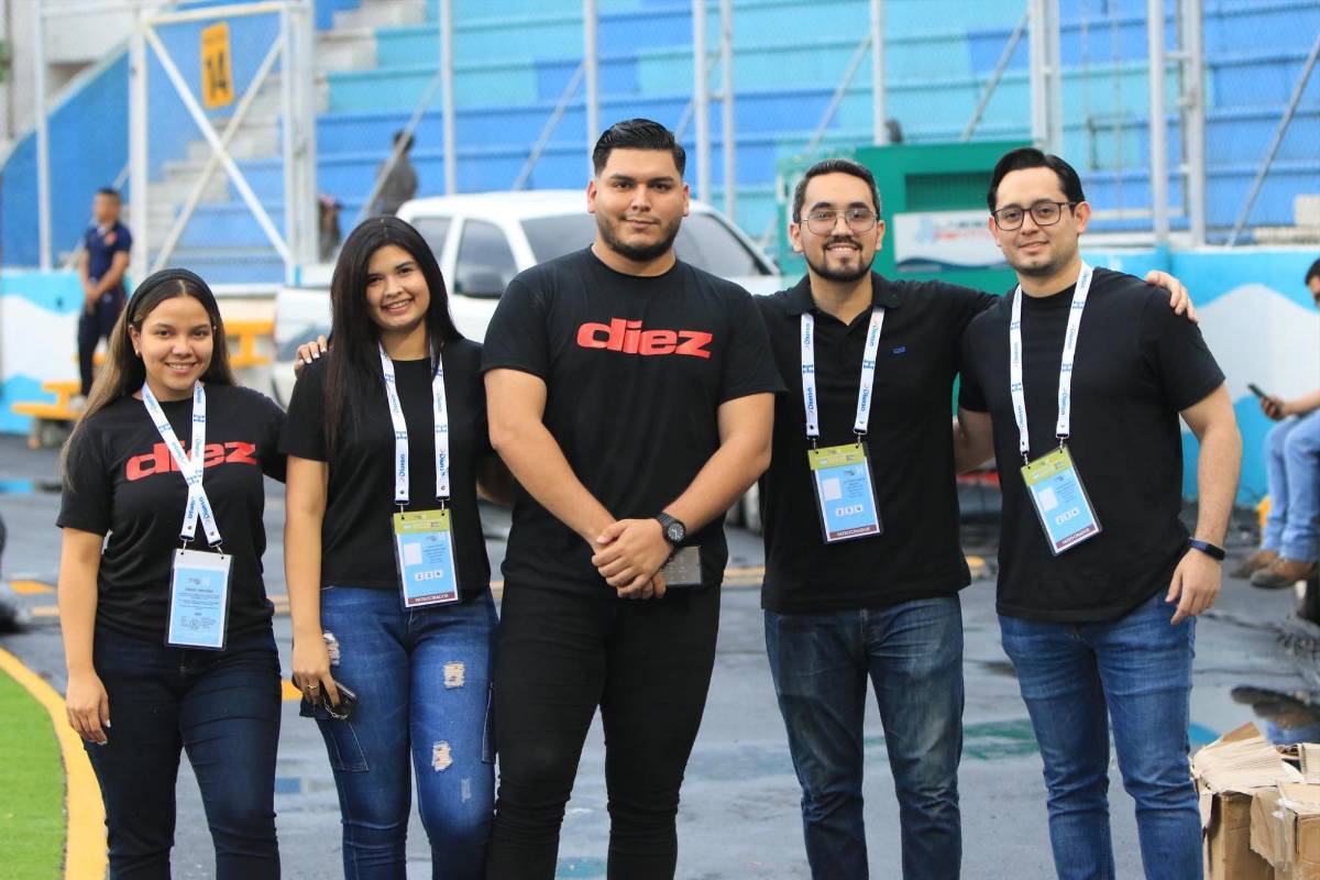 Derroche de belleza, ambientazo y el gesto de los jugadores de Honduras previo a medirse a Cuba en el Estadio Nacional