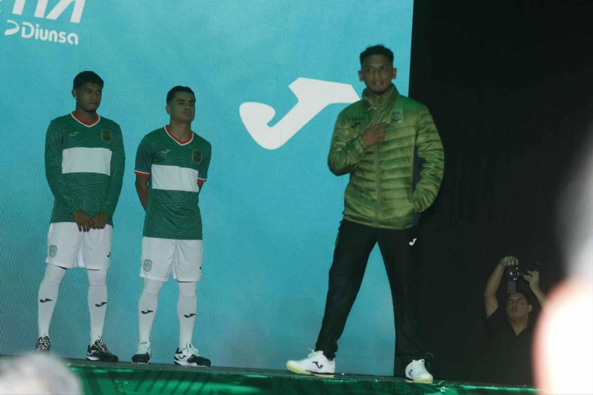 ¡La nueva piel del centenario! Marathón presentó su histórico uniforme acompañado de sus leyendas