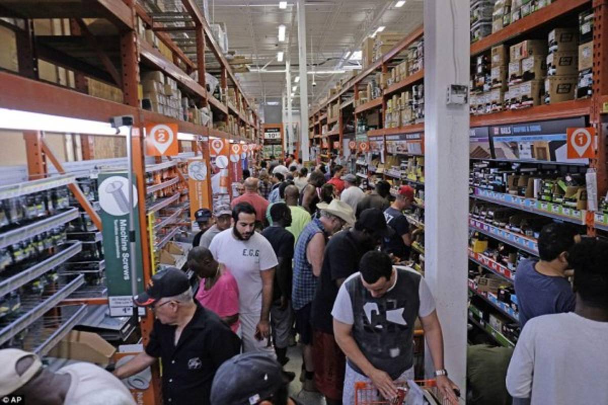 Éxodo masivo en la Florida por llegada del huracán Irma