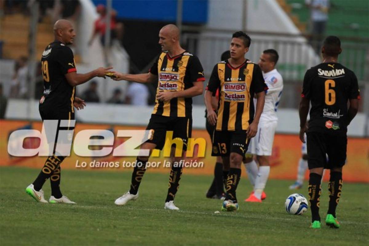 Así se despidió Julio 'Palomo” Rodríguez en su último partido con Real España.