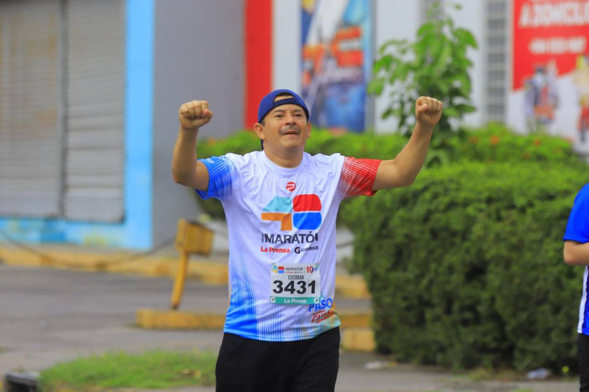 Maratón La Prensa: Atletismo puro, belleza femenina, mascotas corriendo y alegría en búsqueda de la meta