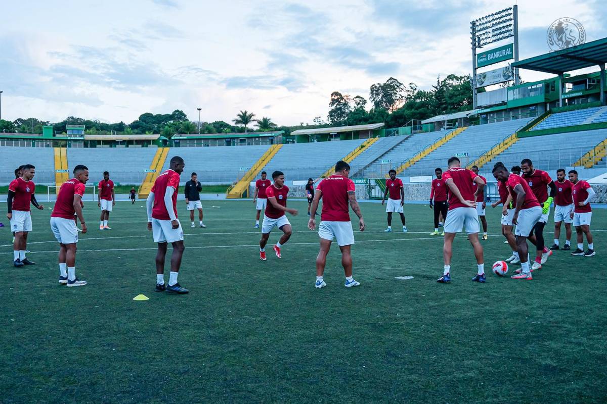 Olimpia ya realizó el reconocimiento de cancha del estadio Doroteo Guamuch Flores.