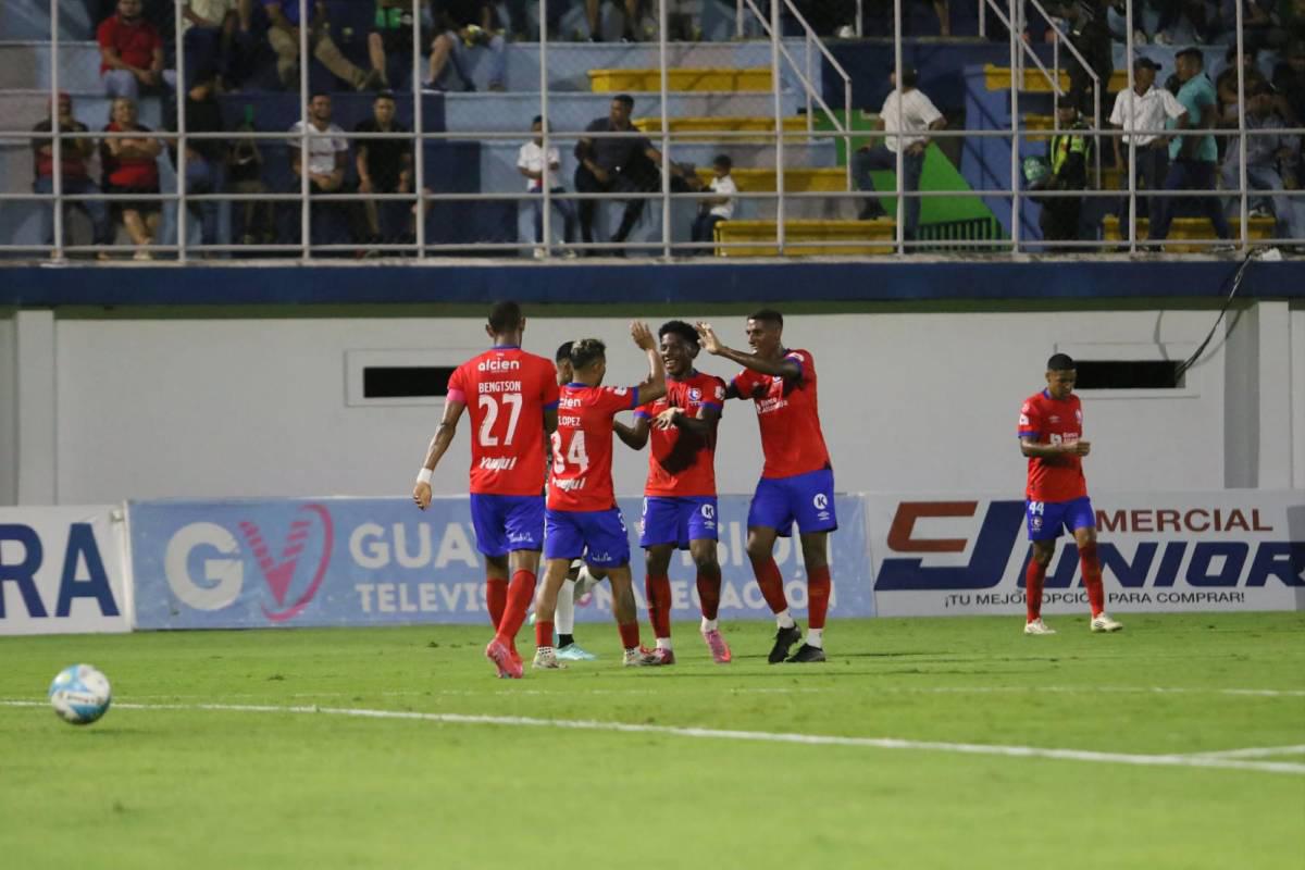 Olimpia celebra en Juticalpa, el debutante de Espinel, bellas chicas y el aficionado que se infiltró en el Juan Ramón