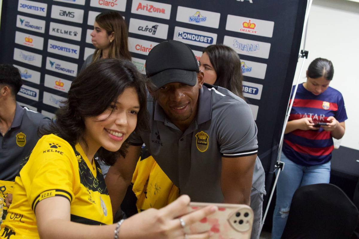 Real España mantiene la buena vibra del liderato en la Liga Nacional de Honduras y comparte con los fanáticos aurinegros