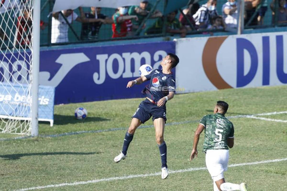 El Yankel Rosenthal se calentó por la goleada: Keosseián se enfrenta con aficionados que también arremeten contra el portero Denovan Torres
