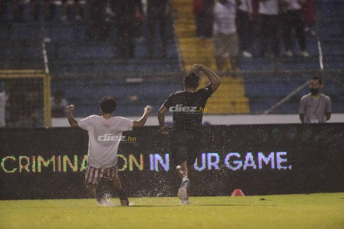 Júbilo en el Olímpico: Aficionados invaden la cancha en medio del triunfo de Honduras sobre Canadá en Liga de Naciones