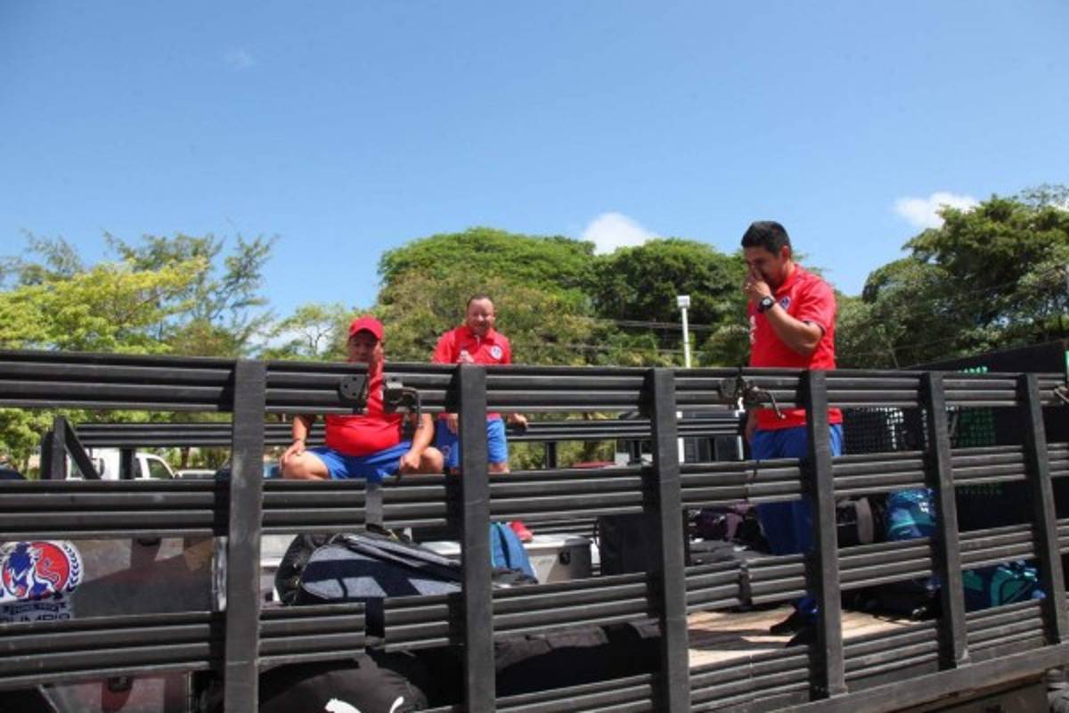 FOTOS: El caluroso recibimiento que tuvo Olimpia en Roatán. ¿Y el camerino?