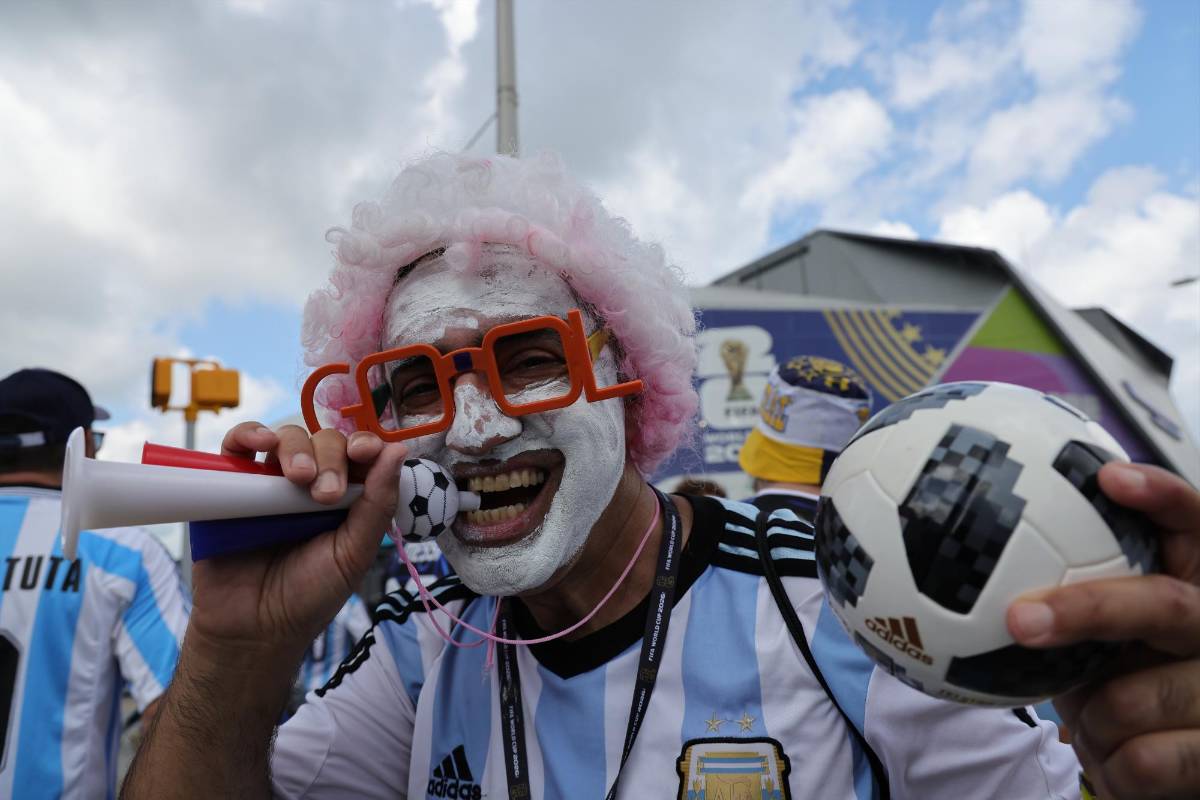 Ingleses y argentinos viven una guerra futbolística recordando la batalla del 86