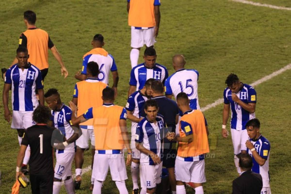 CURIOSAS: El saludo de Pinto y Postecoglou y el detalle de Boniek con los titulares