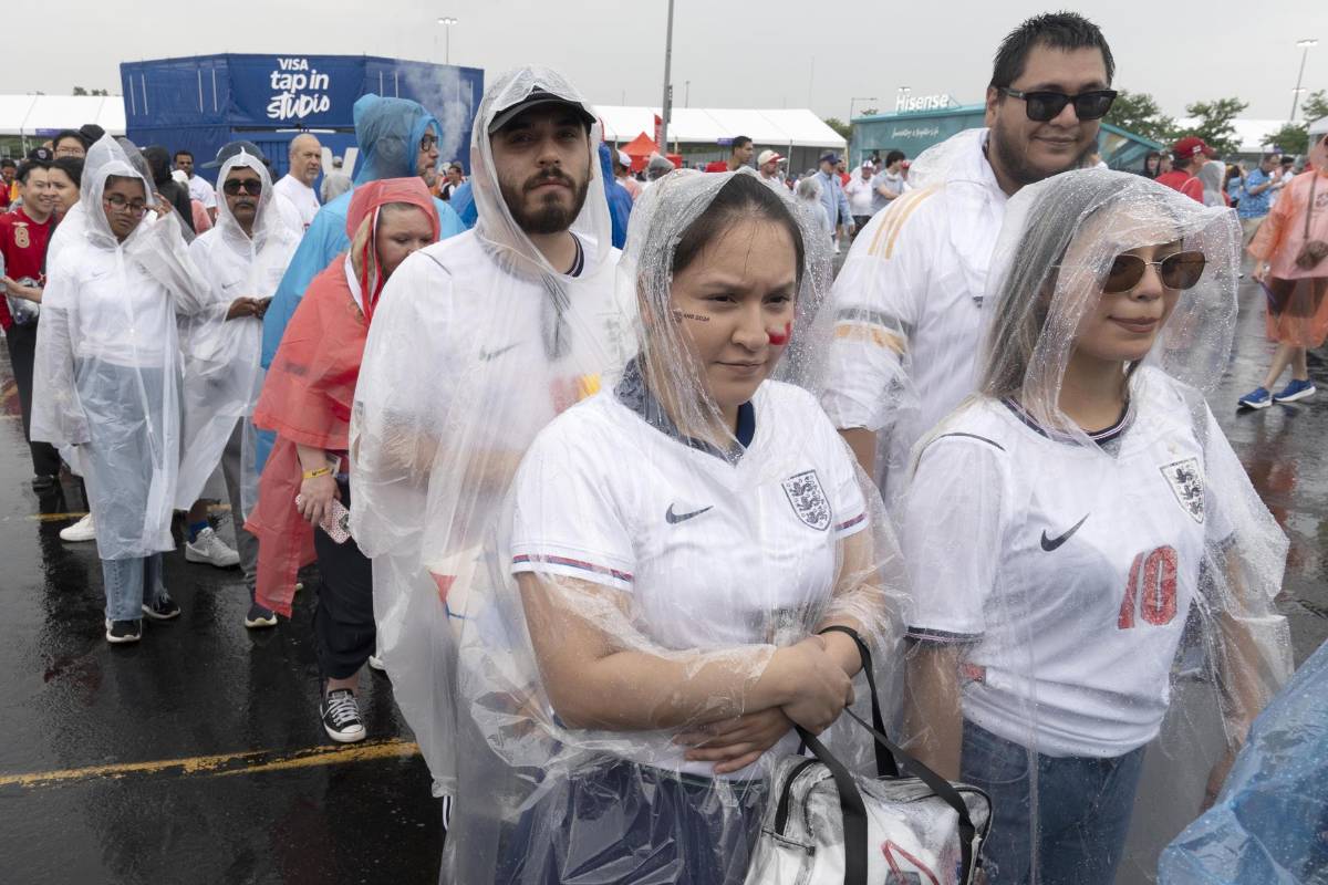 ¡Chucha madre!: afición de Panamá desafía a la lluvia en el duelo ante Inglaterra
