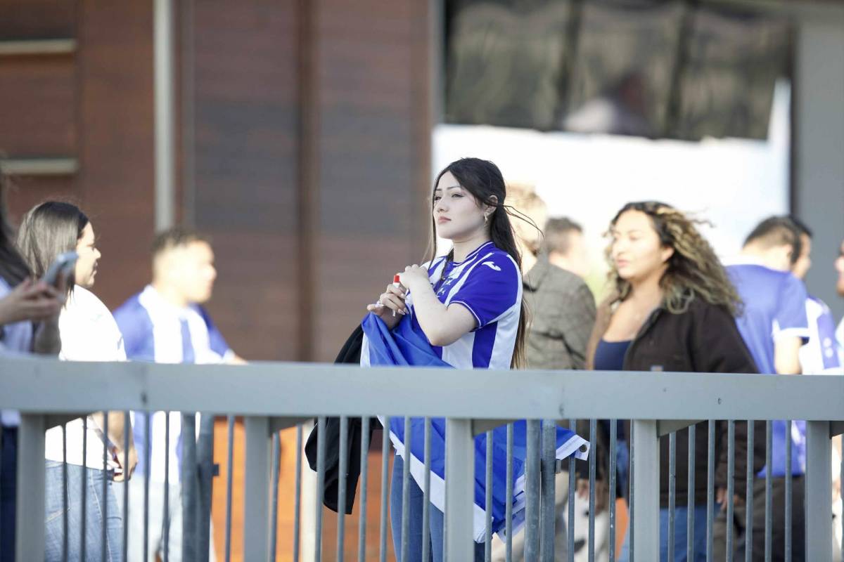¡Imponentes catrachas! Bellas hondureñas se hacen sentir apoyando en Copa Oro contra Curazao