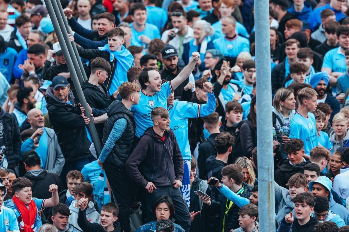 Brutal recibimiento al Manchester City y el enigmático mensaje de Vinicius antes de disputarse el pase a la final