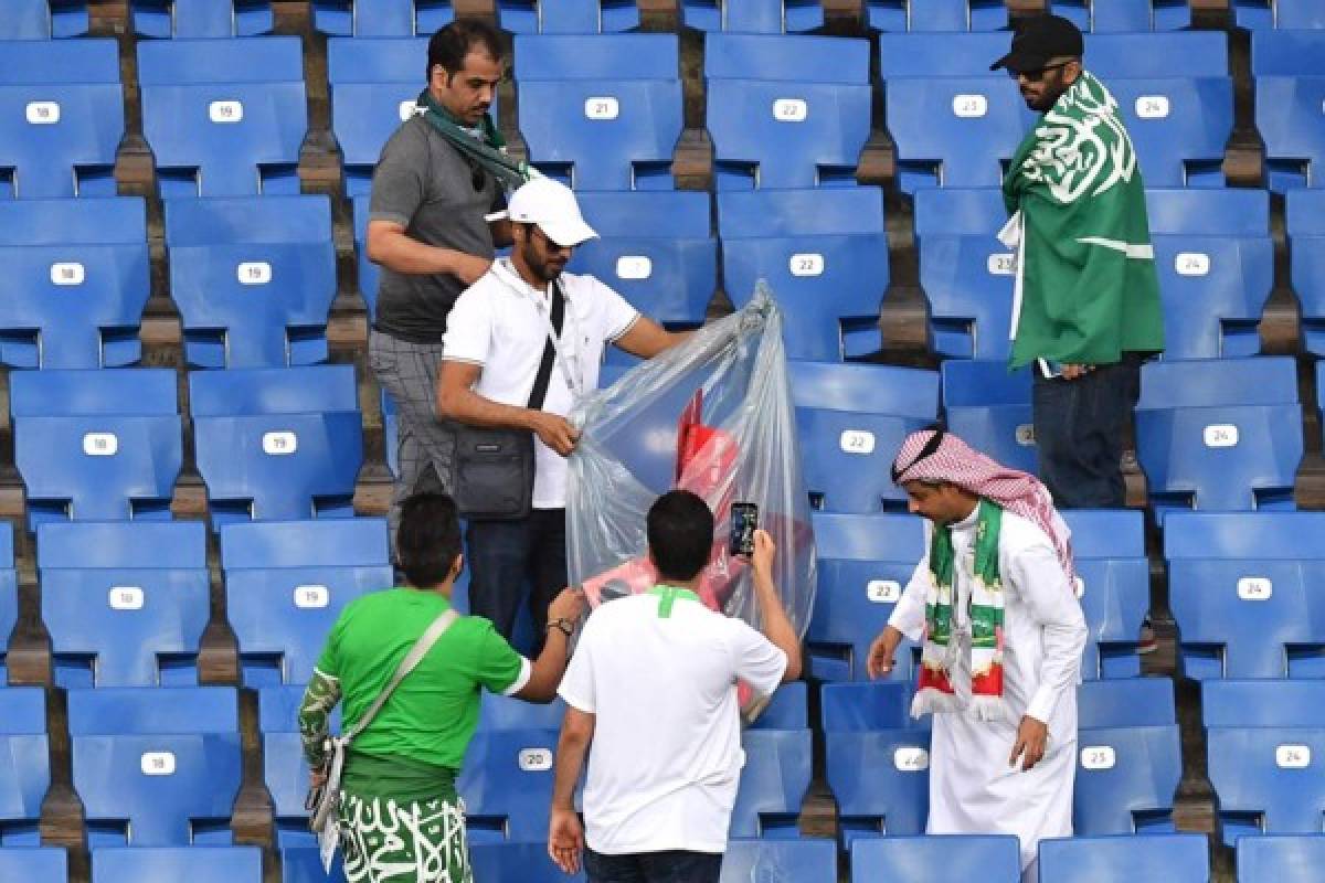 NO VISTE EN TV: Afición de Arabia Saudita da el ejemplo y grandes gestos de Suárez y Cavani