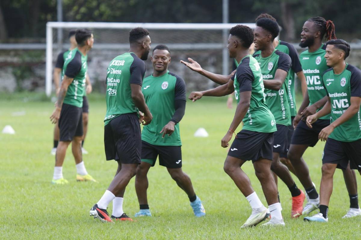 FOTOS: Captado el nuevo fichaje de Marathón, el futbolista que lo fueron a dejar con besos y las risas en el entrenamiento