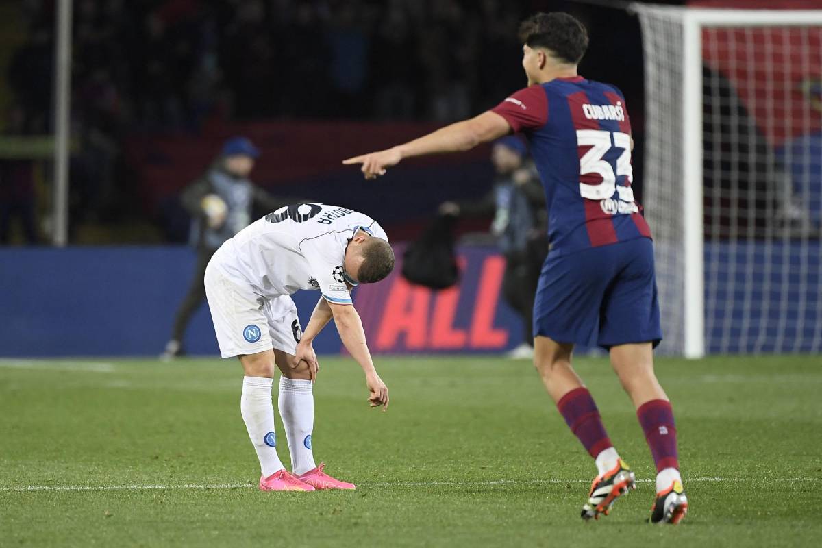 La eufórica celebración del Barcelona y Xavi por volver a cuartos de la Champions y el corte que sufrió Ronald Araújo
