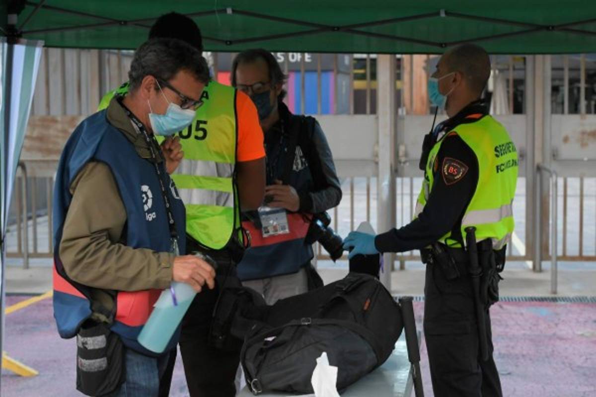 Fotos: El nuevo y raro festejo de Messi y así lució el Camp Nou en tiempos de coronavirus