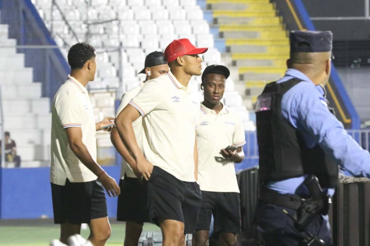 El recibimiento de la Ultra Fiel y lo inesperado entre las barras de Olimpia y Saprissa
