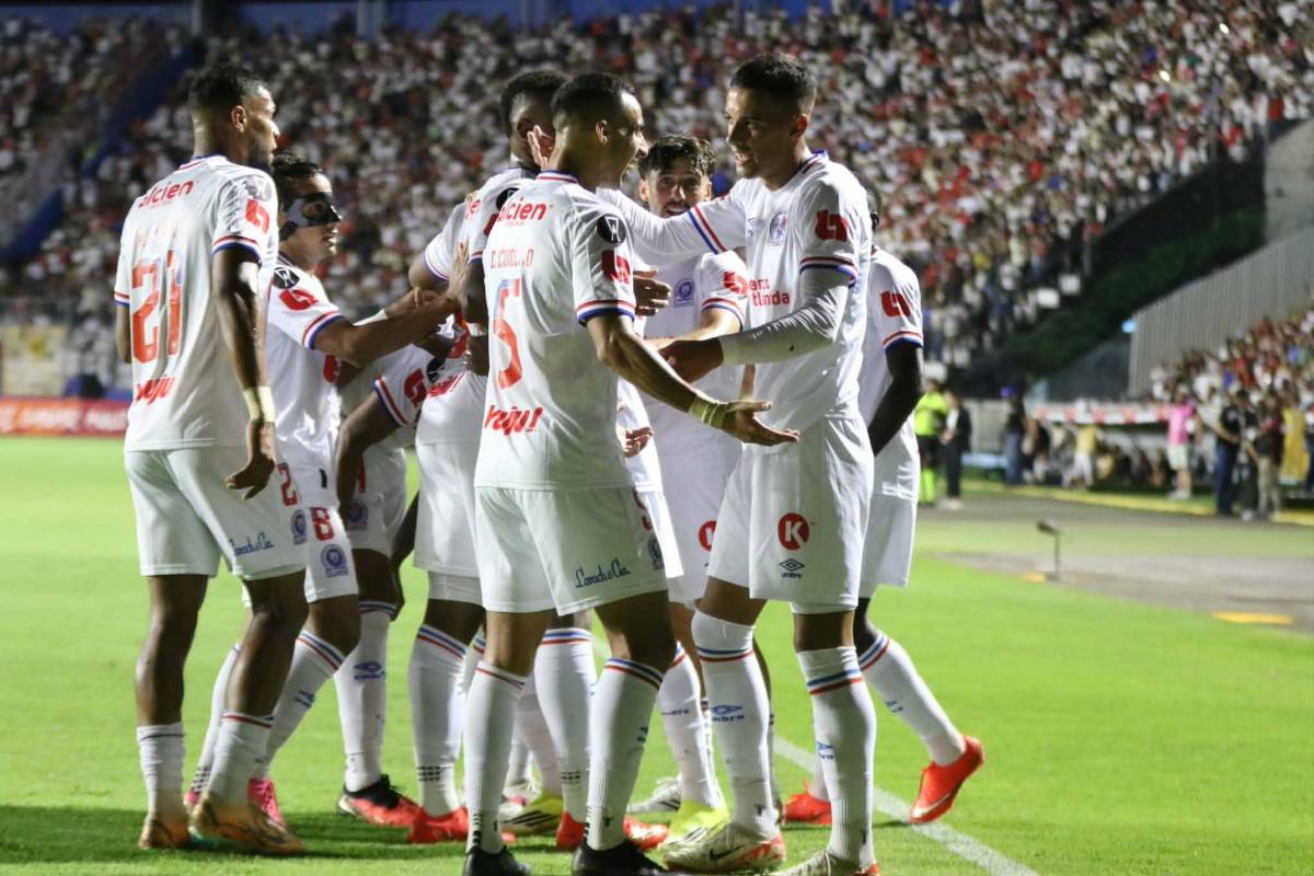 Olimpia celebra en la cara del Saprissa, jugador preocupa y mensaje de la Ultra Fiel