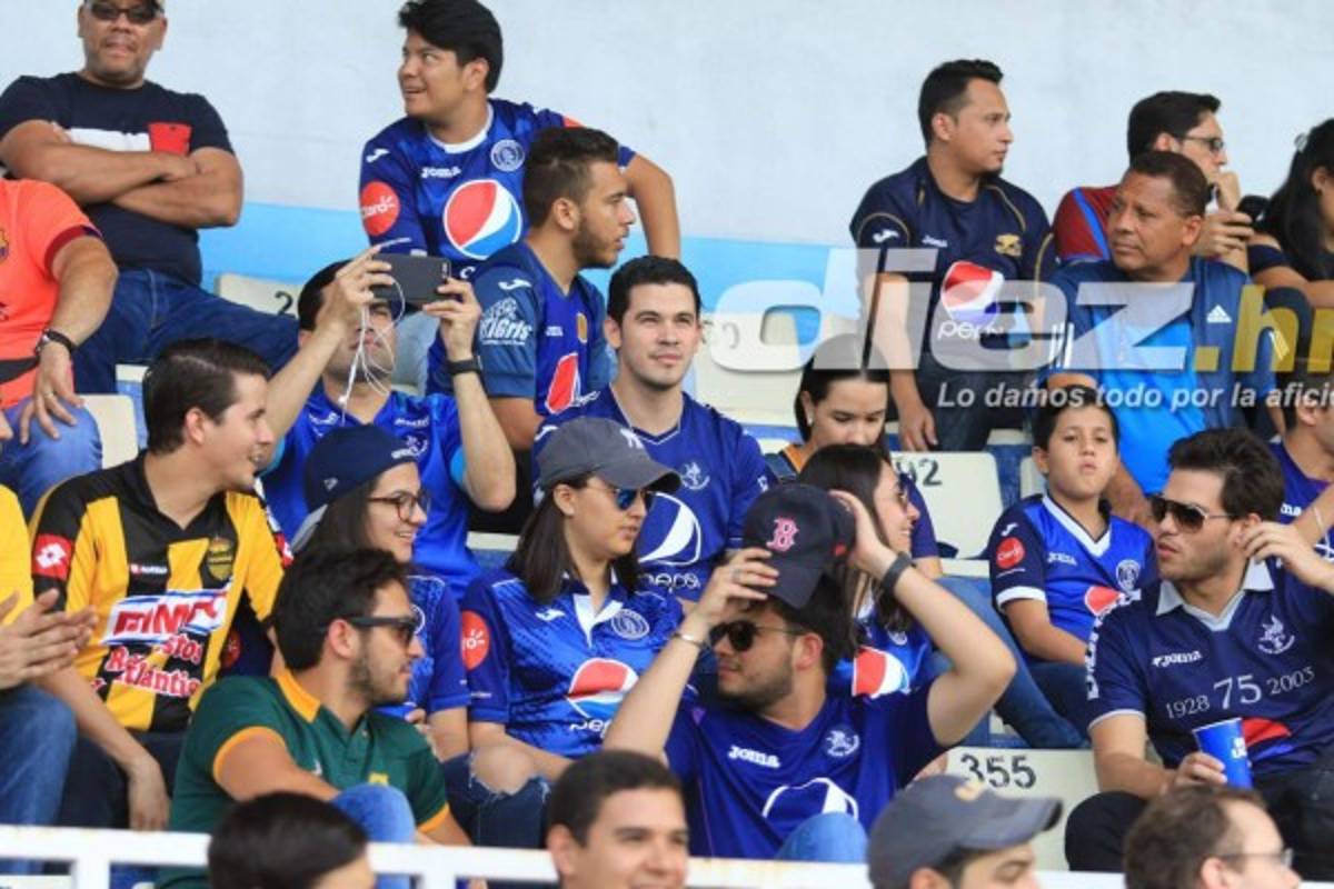 ¡Ambientazo! La gran fiesta en el estadio Nacional por ver a Ronaldinho